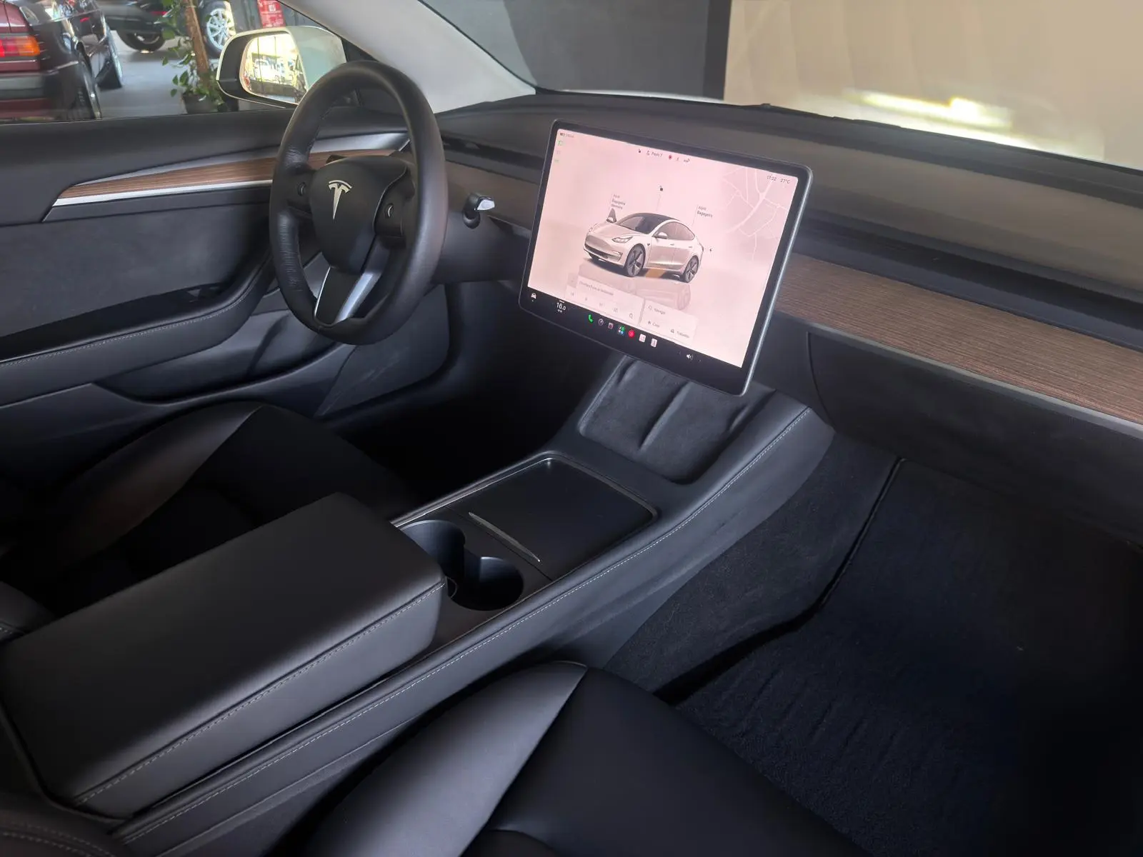 Tesla Model 3 Standard Range Plus RWD 16