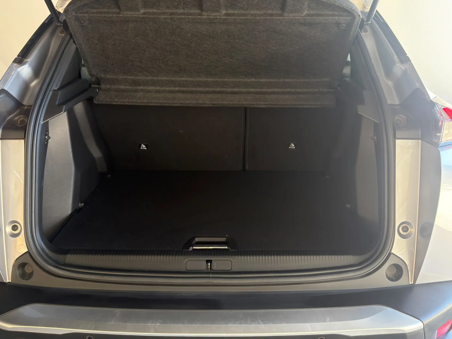 Peugeot 2008 PureTech 130 EAT8 Allure Pack 29