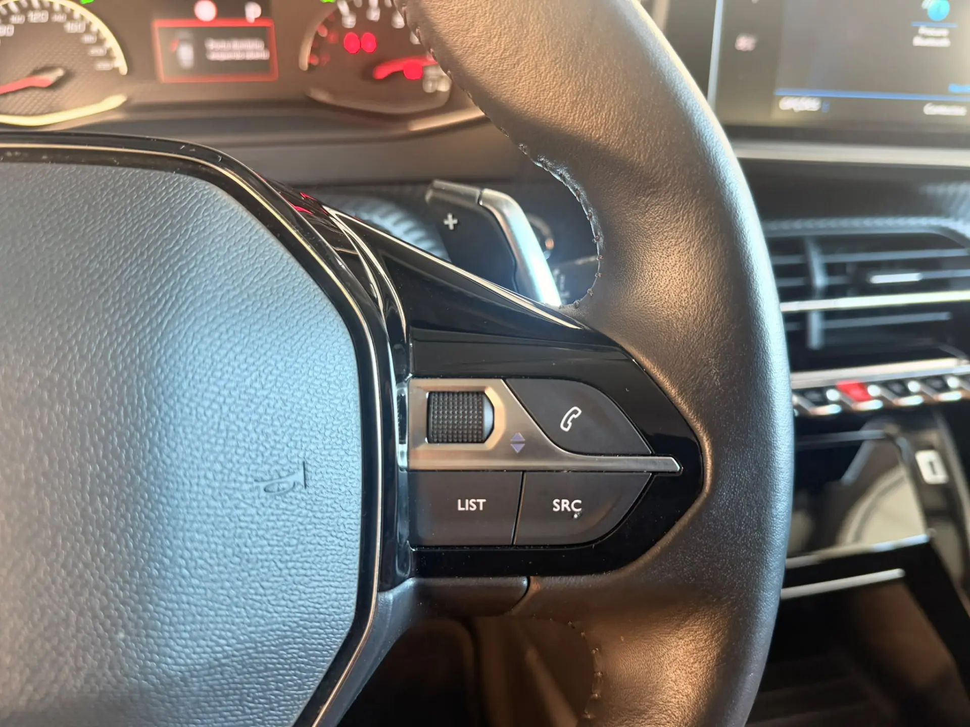 Peugeot 2008 PureTech 130 EAT8 Allure Pack 18