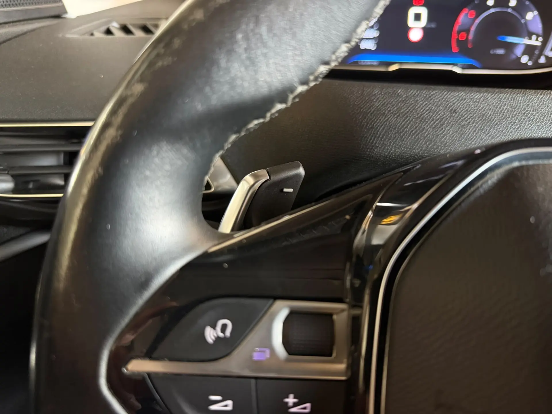 Peugeot 5008 1.5 BlueHDi Allure EAT8 16