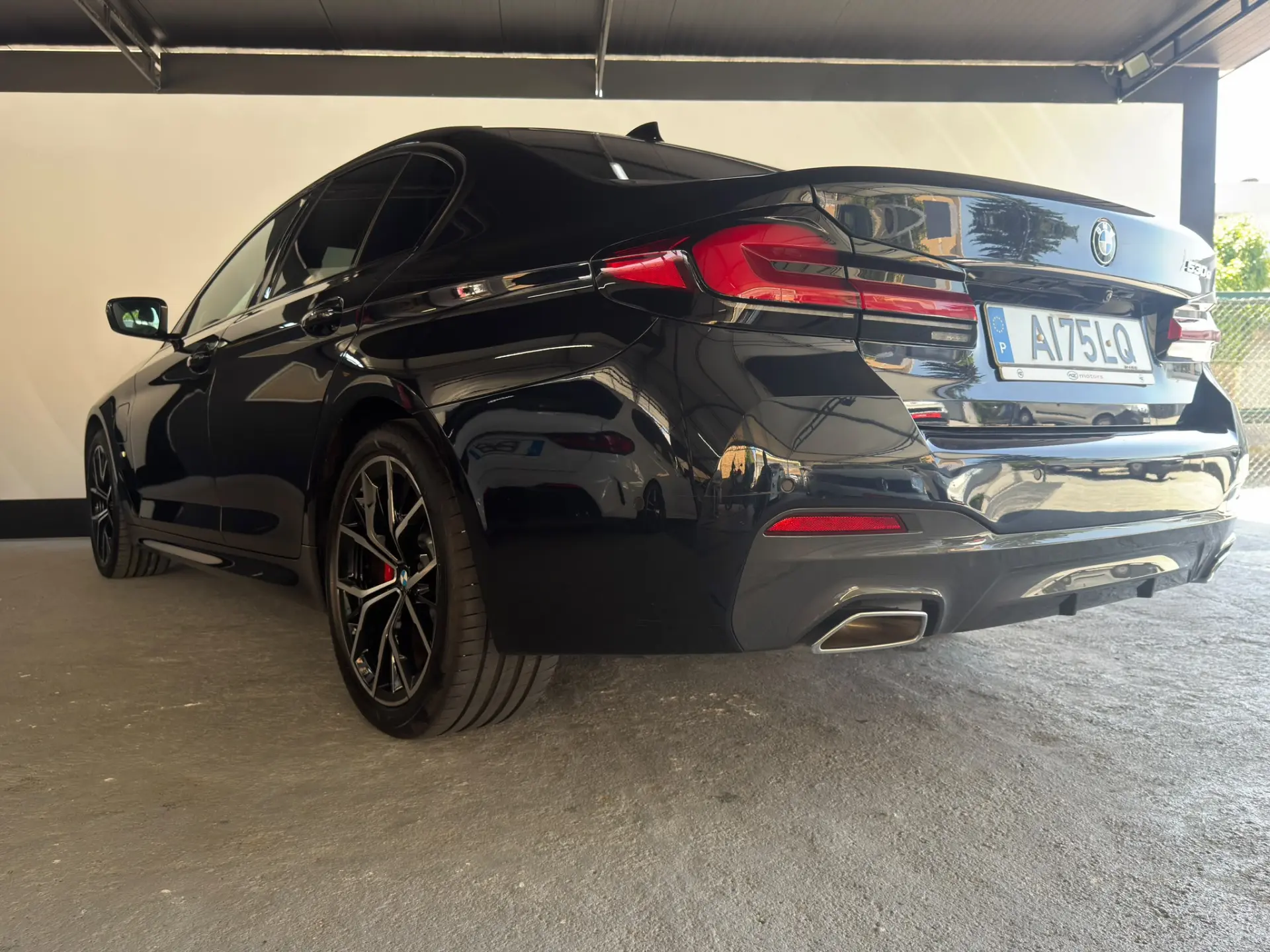 BMW 530 e Pack Desportivo M 8