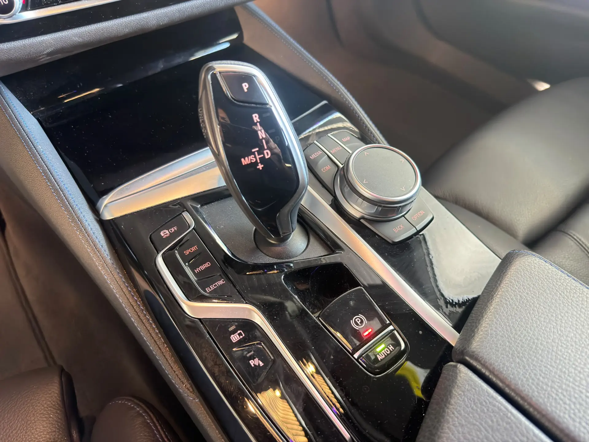 BMW 530 e Pack Desportivo M 16