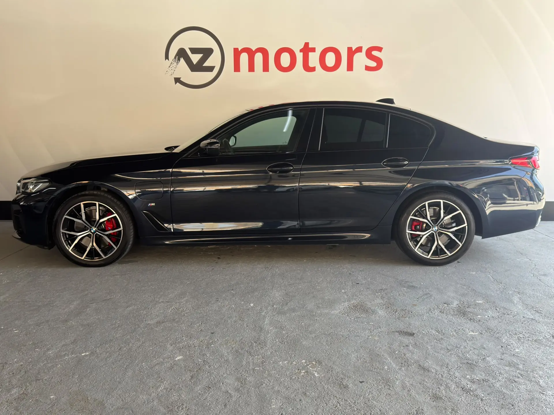 BMW 530 e Pack Desportivo M 6