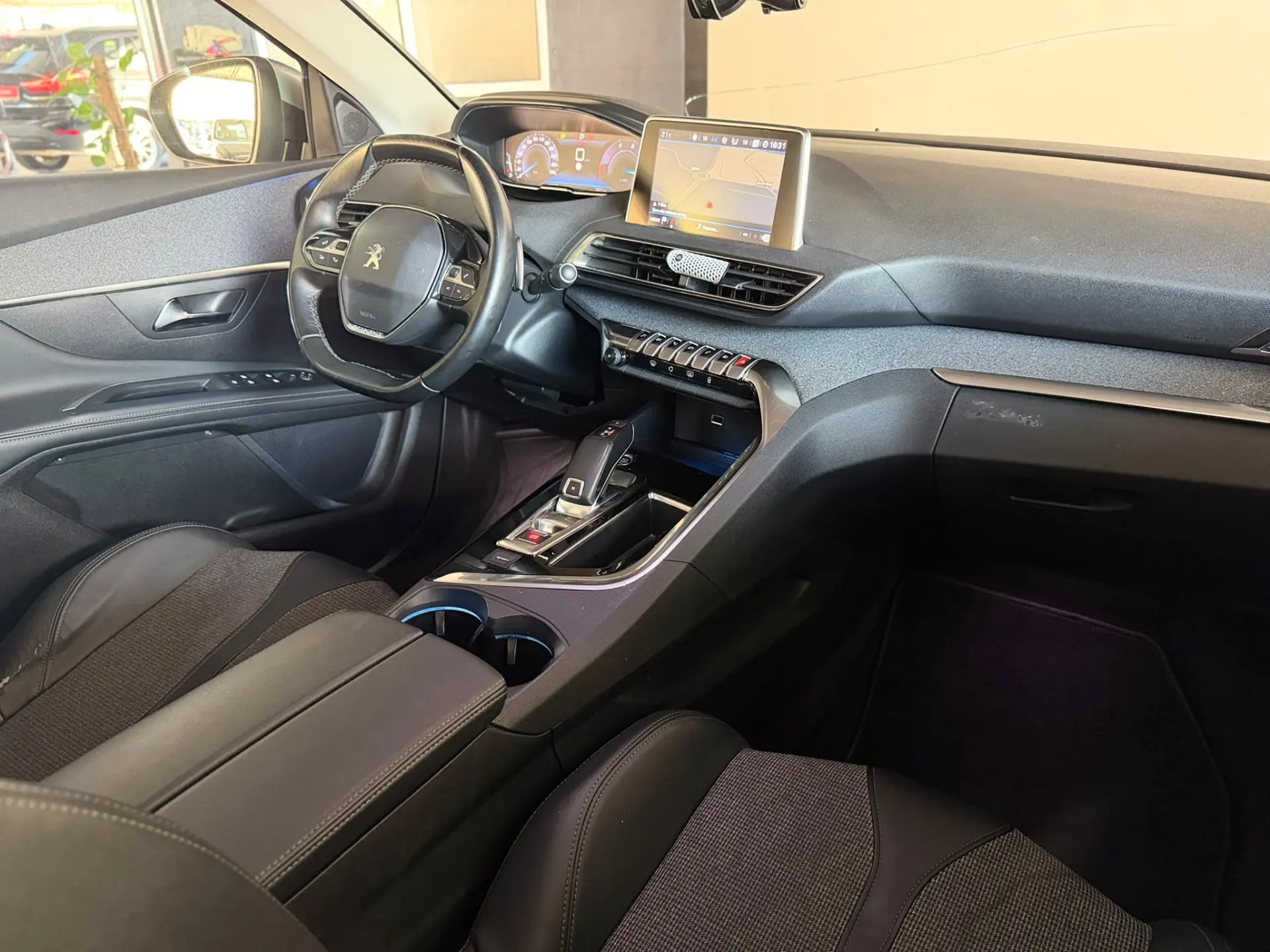 Peugeot 5008 1.5 BlueHDi Allure EAT8 19