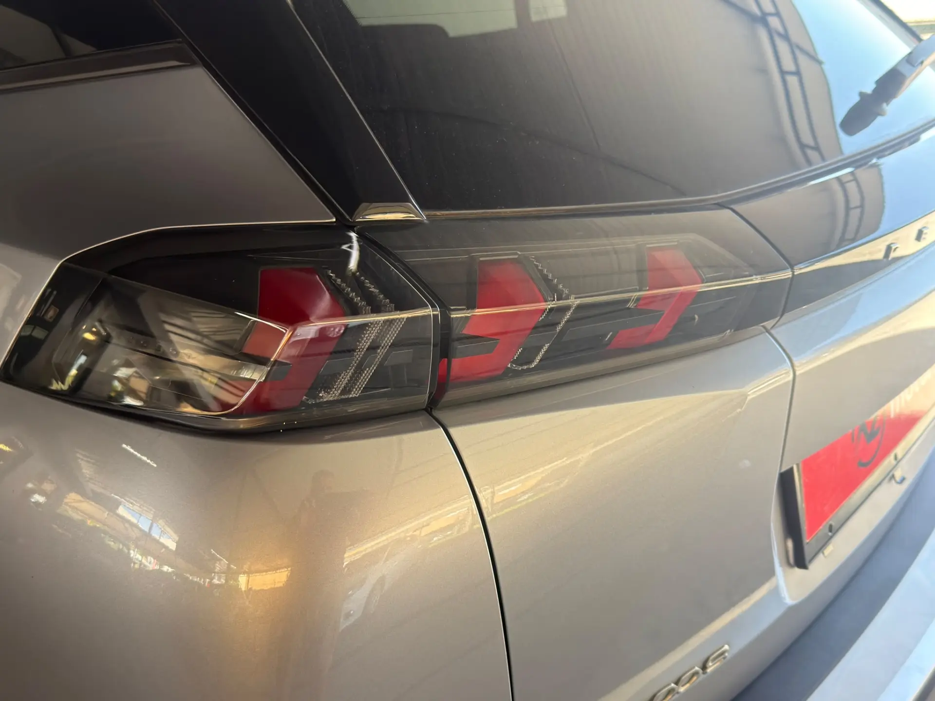 Peugeot 2008 PureTech 130 EAT8 Allure Pack 9