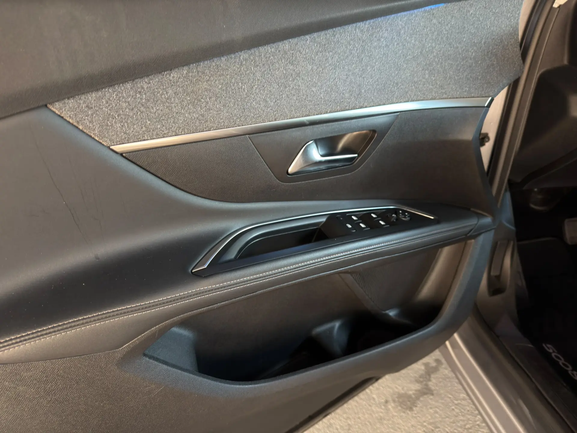 Peugeot 5008 1.5 BlueHDi Allure EAT8 20
