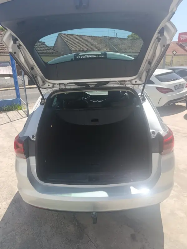 Opel Astra Sports Tourer 9