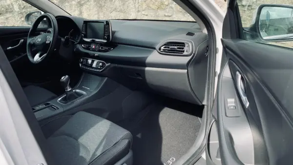 Hyundai i30 1.0 T-GDI Style Plus 8