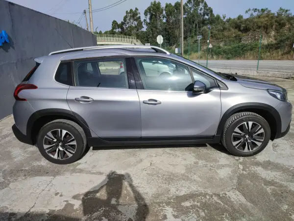 Peugeot 2008 1.2 PureTech Style 7