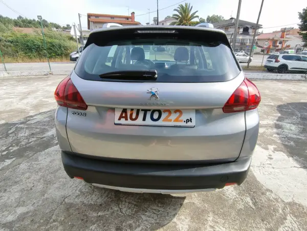 Peugeot 2008 1.2 PureTech Style 9