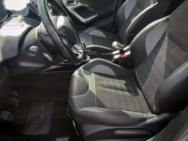 Peugeot 2008 1.2 PureTech Style 23