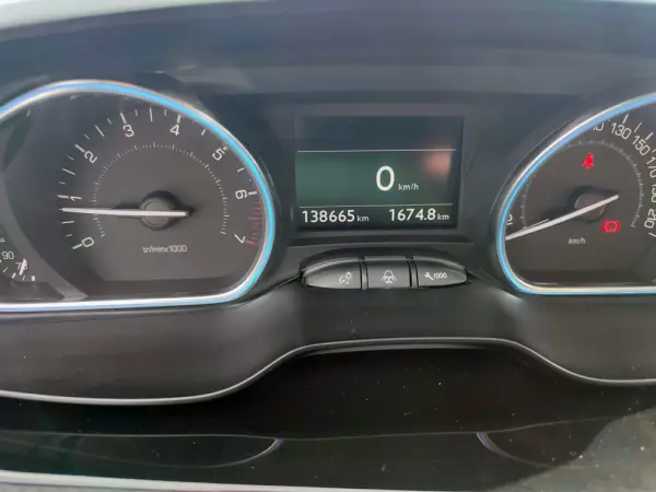 Peugeot 2008 1.2 PureTech Style 28