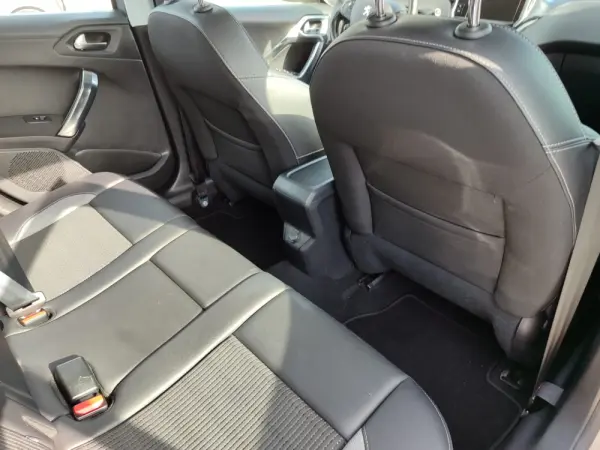 Peugeot 2008 1.2 PureTech Style 48