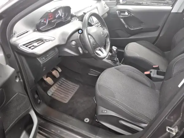 Peugeot 208 1.5 BlueHDi Allure 4