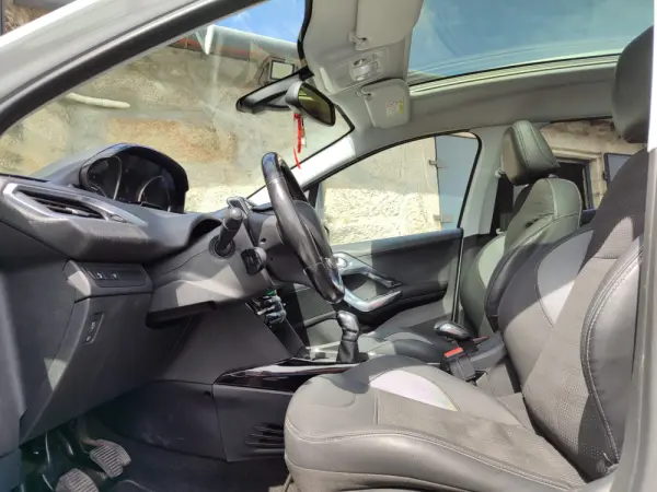 Peugeot 2008 1.6 BleuHDI 100 13
