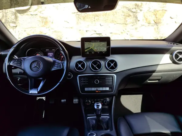 Mercedes-Benz CLA 180 AMG Line 8