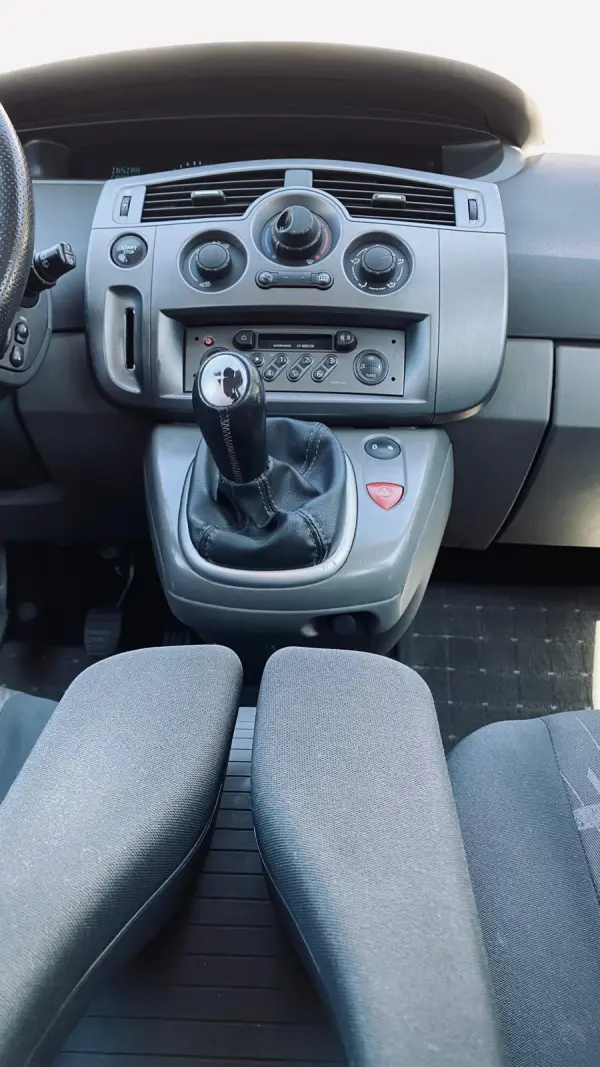 Renault Scénic 1.5 DCI Confort 13