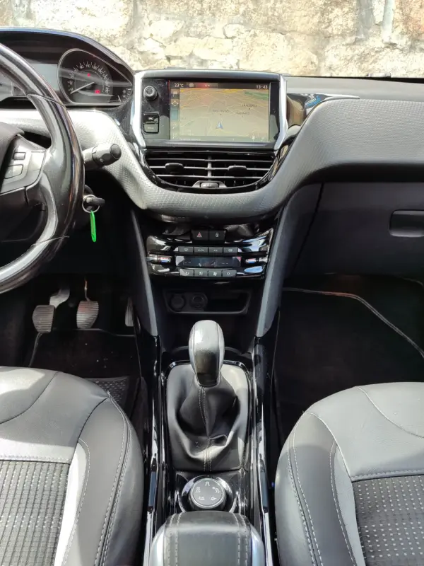 Peugeot 2008 1.6 BleuHDI 100 11
