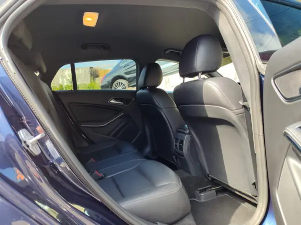 Mercedes-Benz CLA 180 AMG Line 17