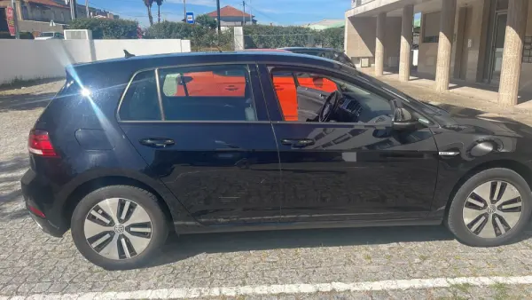 Volkswagen e-Golf Standard 4