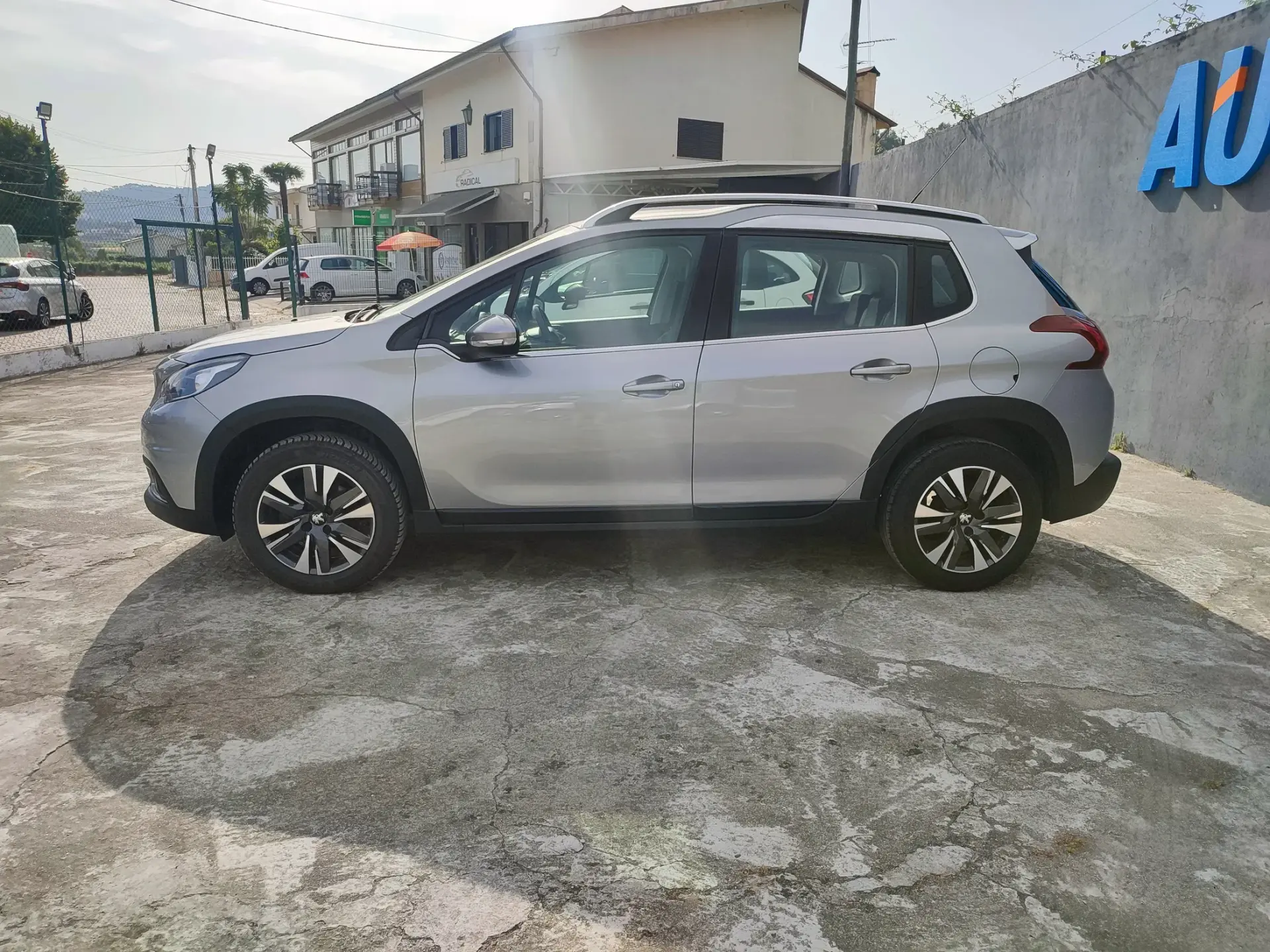 Peugeot 2008 1.2 PureTech Style 6