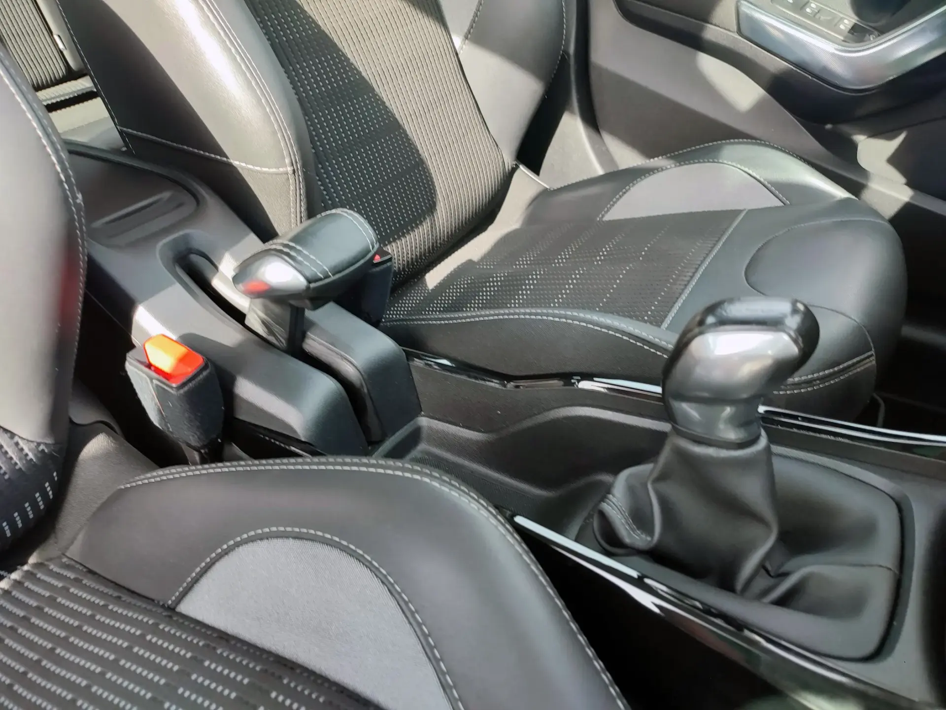 Peugeot 2008 1.2 PureTech Style 43