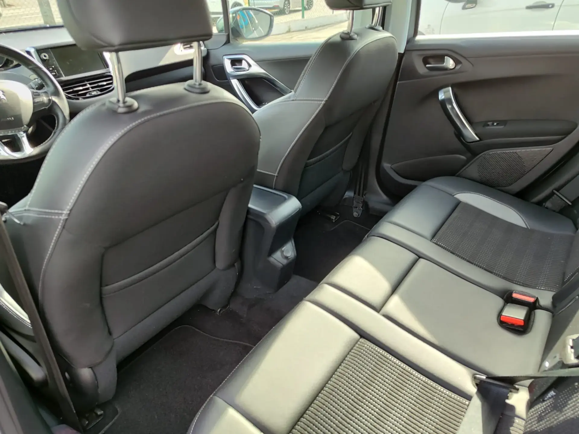 Peugeot 2008 1.2 PureTech Style 49