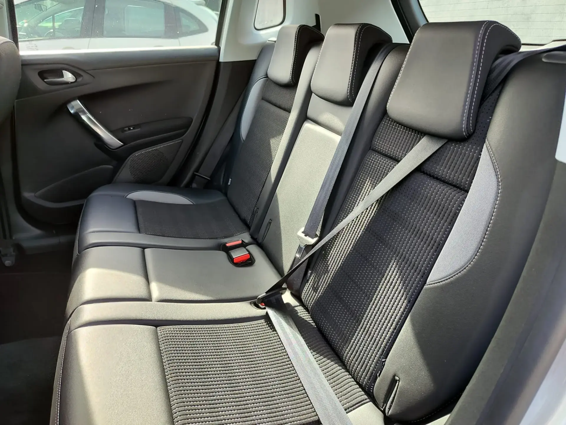 Peugeot 2008 1.2 PureTech Style 51