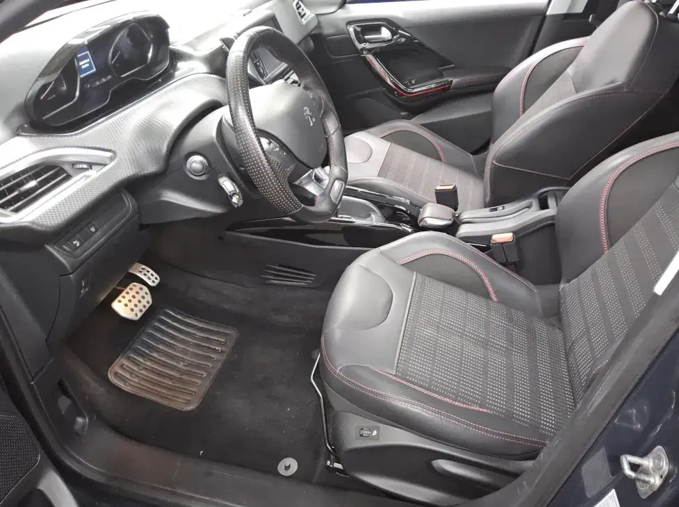 Peugeot 2008 1.5 BlueHDi Allure EAT6 4