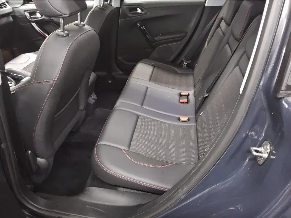 Peugeot 2008 1.5 BlueHDi Allure EAT6 5