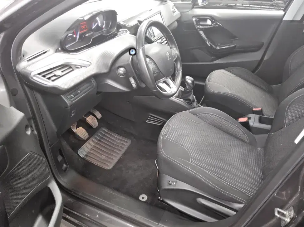 Peugeot 208 1.5 BlueHDi Allure 4