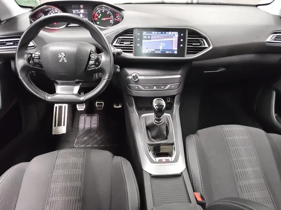 Peugeot 308 1.5 BlueHDi Allure 3