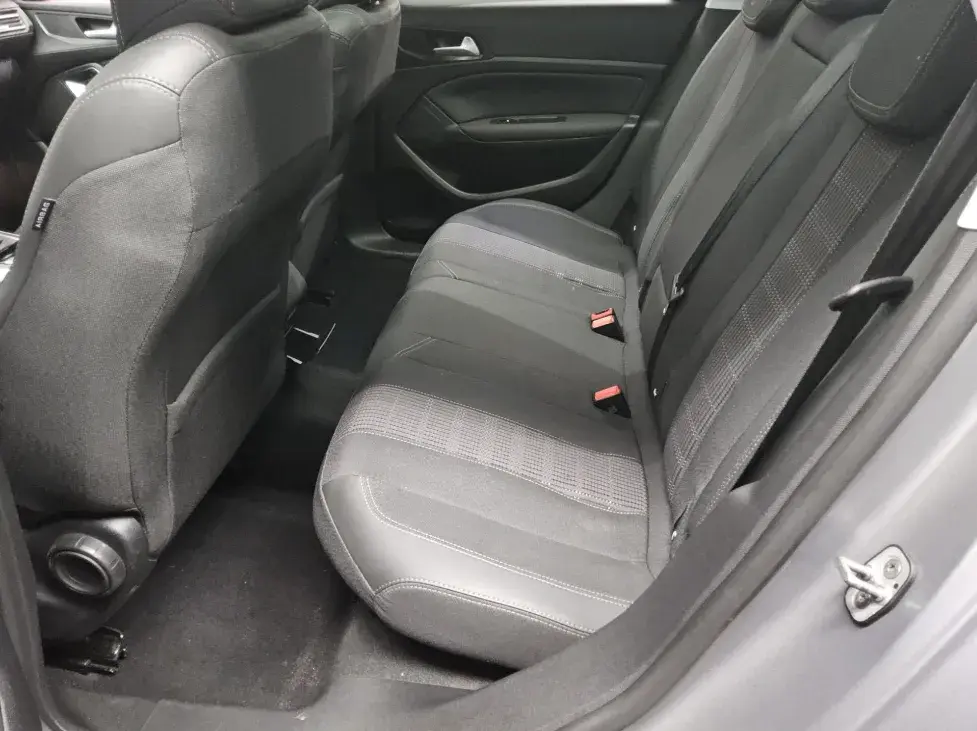 Peugeot 308 1.5 BlueHDi Allure 5