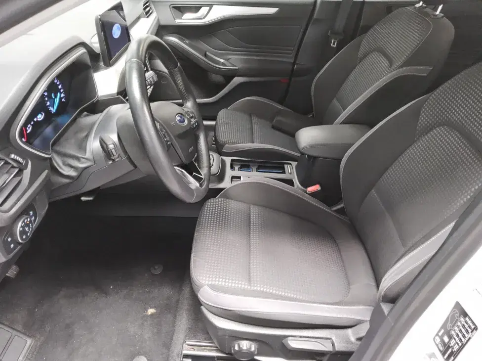 Ford Focus SW 1.5 TDCi EcoBlue Connected 5