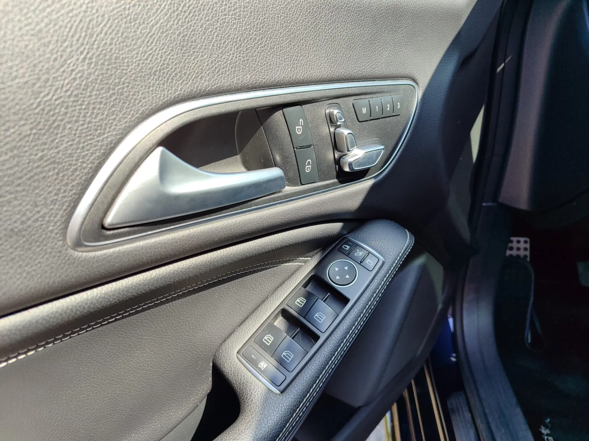 Mercedes-Benz CLA 180 AMG Line 11
