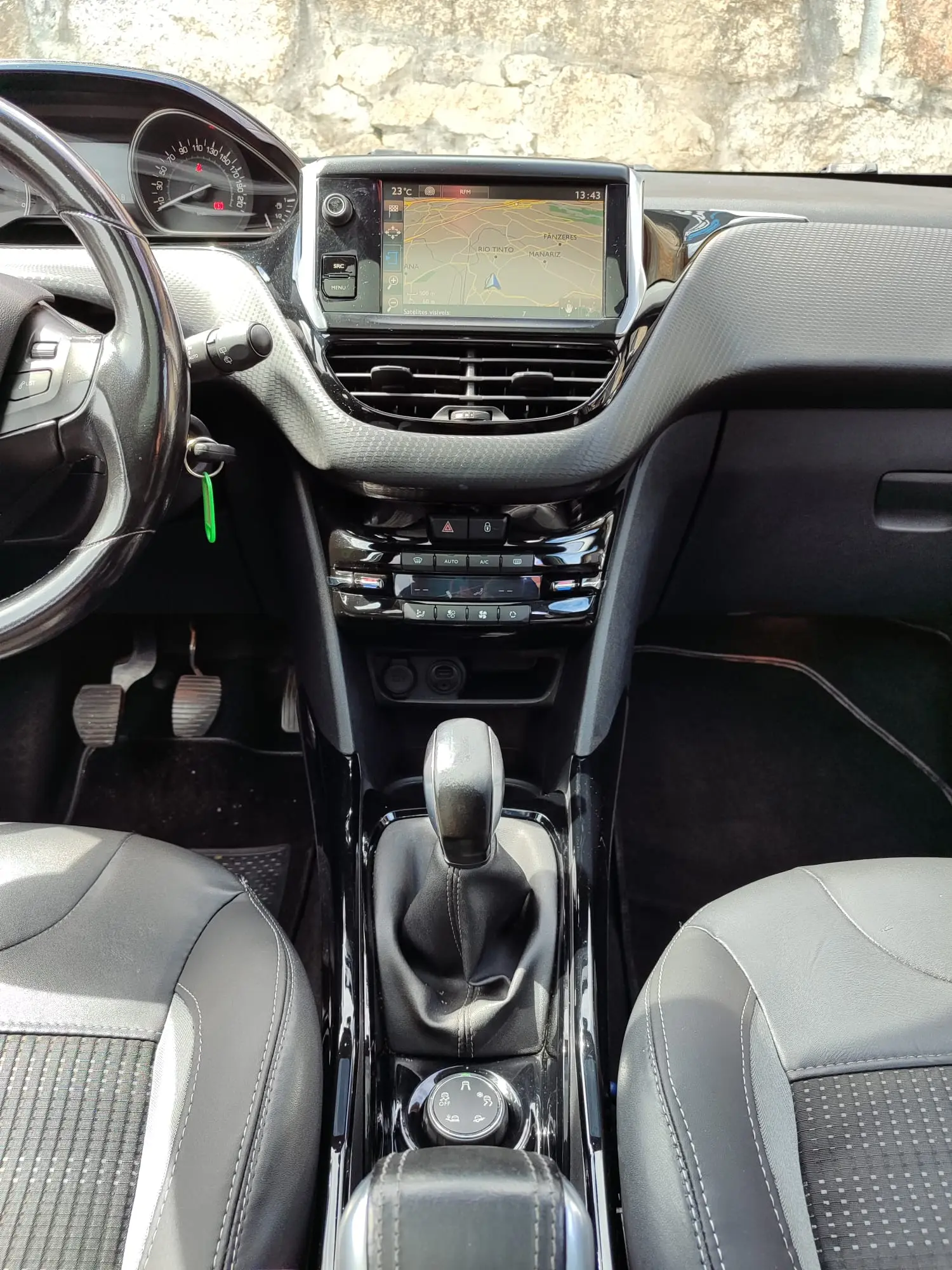 Peugeot 2008 1.6 BleuHDI 100 11