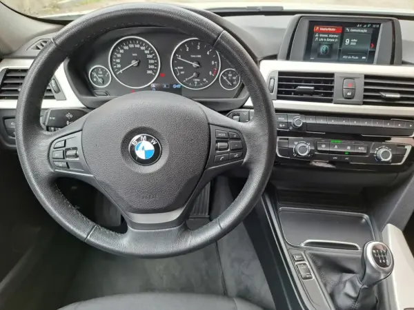 BMW 318 d Touring 13