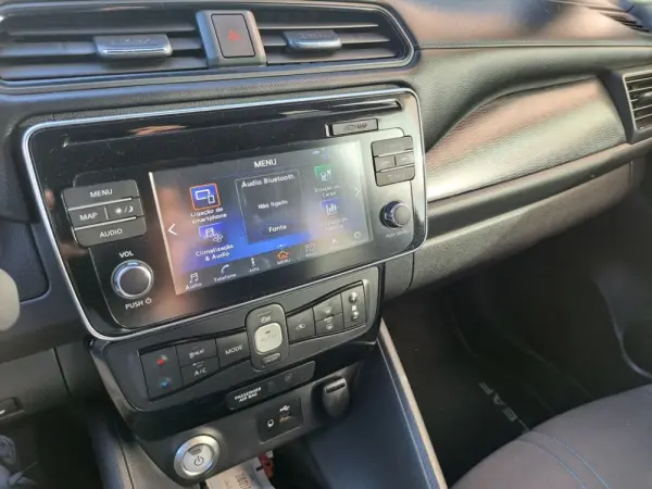 Nissan Leaf N-Connecta 7