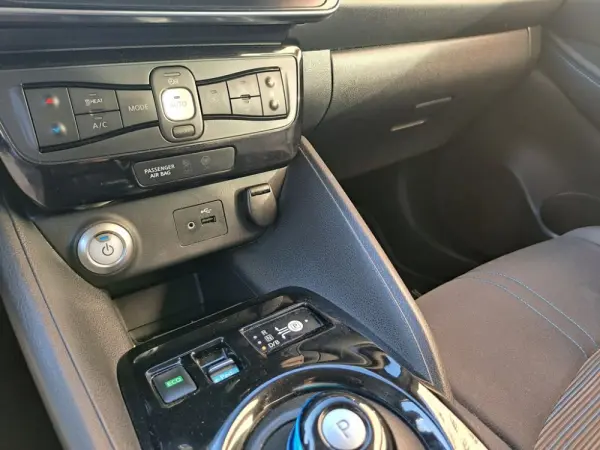 Nissan Leaf N-Connecta 10
