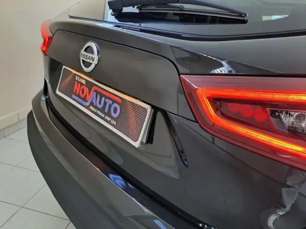 Nissan Qashqai 1.3 DIG-T N-Connecta J18 12