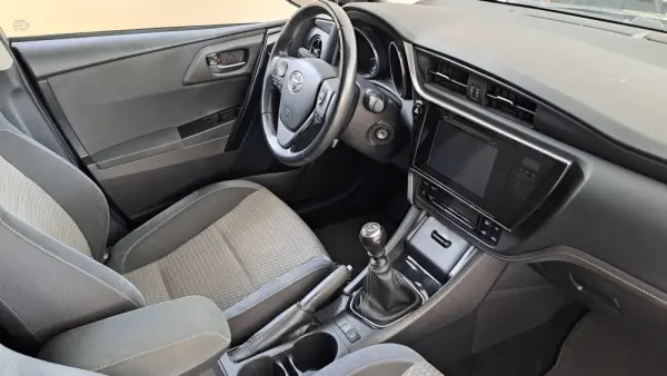 Toyota Auris 1.2T Exclusive 13