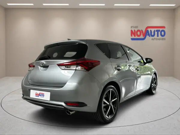 Toyota Auris 1.2T Exclusive 3