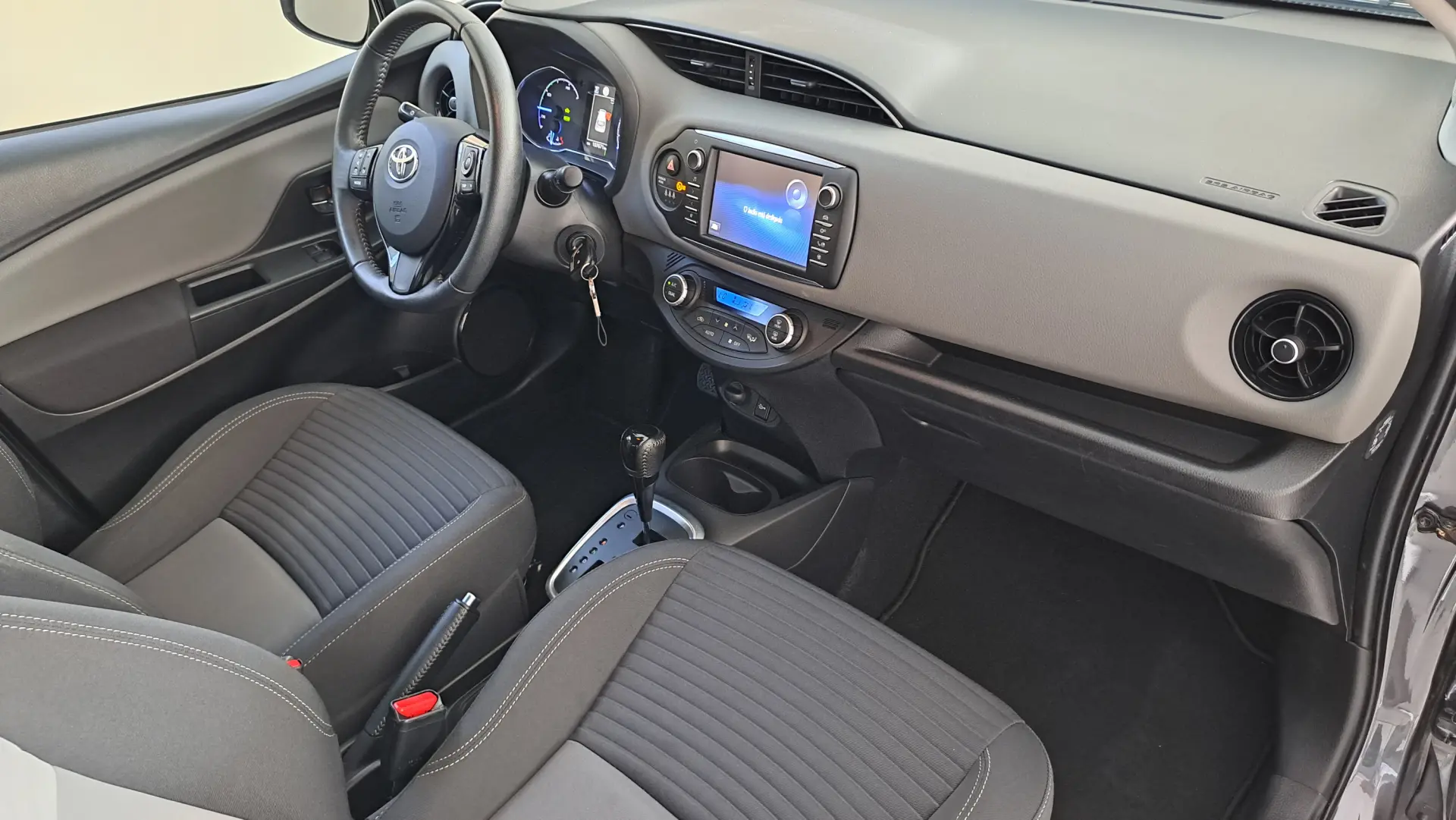 Toyota Yaris 1.5 HSD Sport +P.Techno+P.Luxury 11