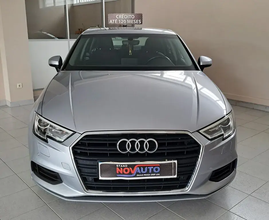 Audi A3 Limousine 30 TFSI Design S tronic 3