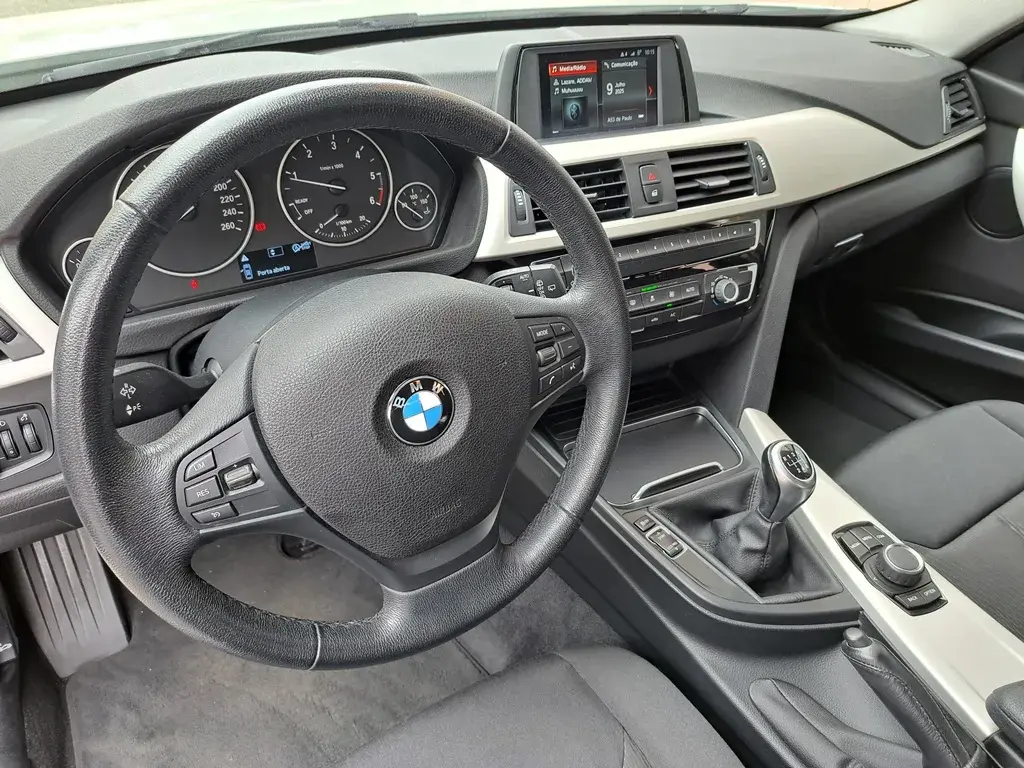 BMW 318 d Touring 11