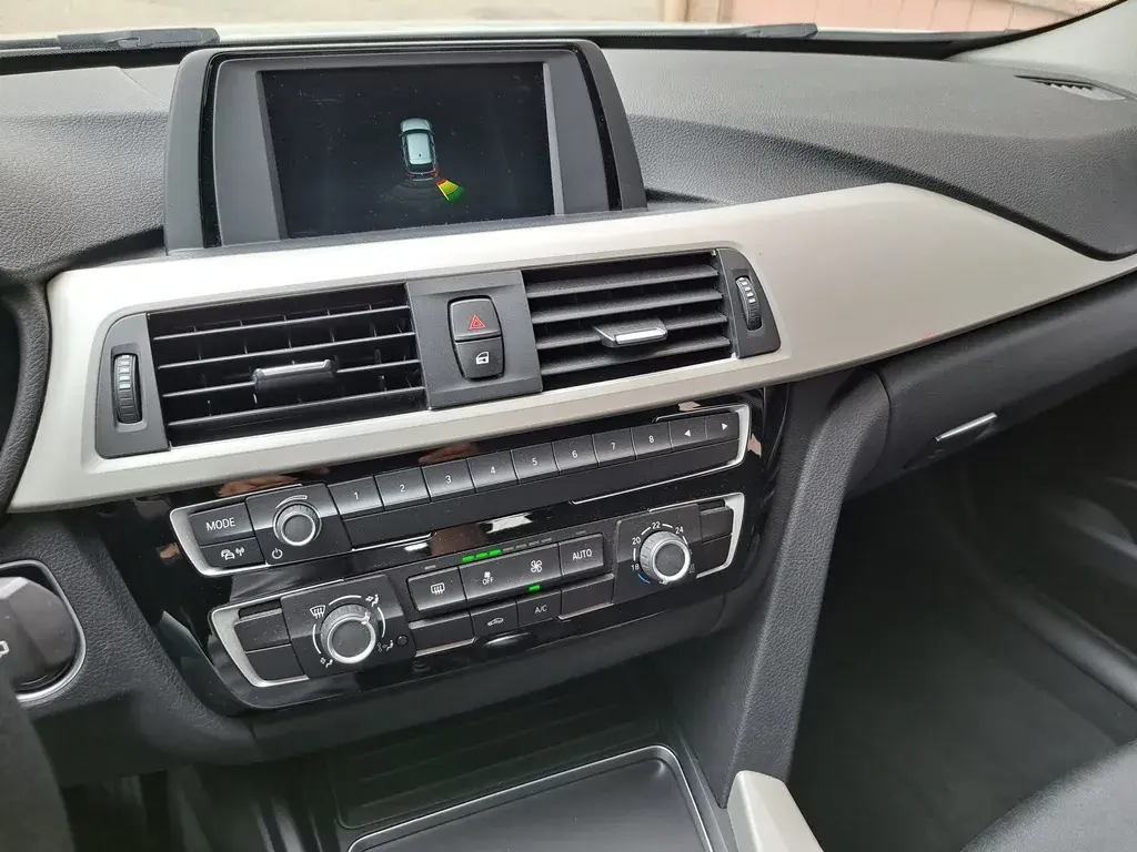 BMW 318 d Touring 15