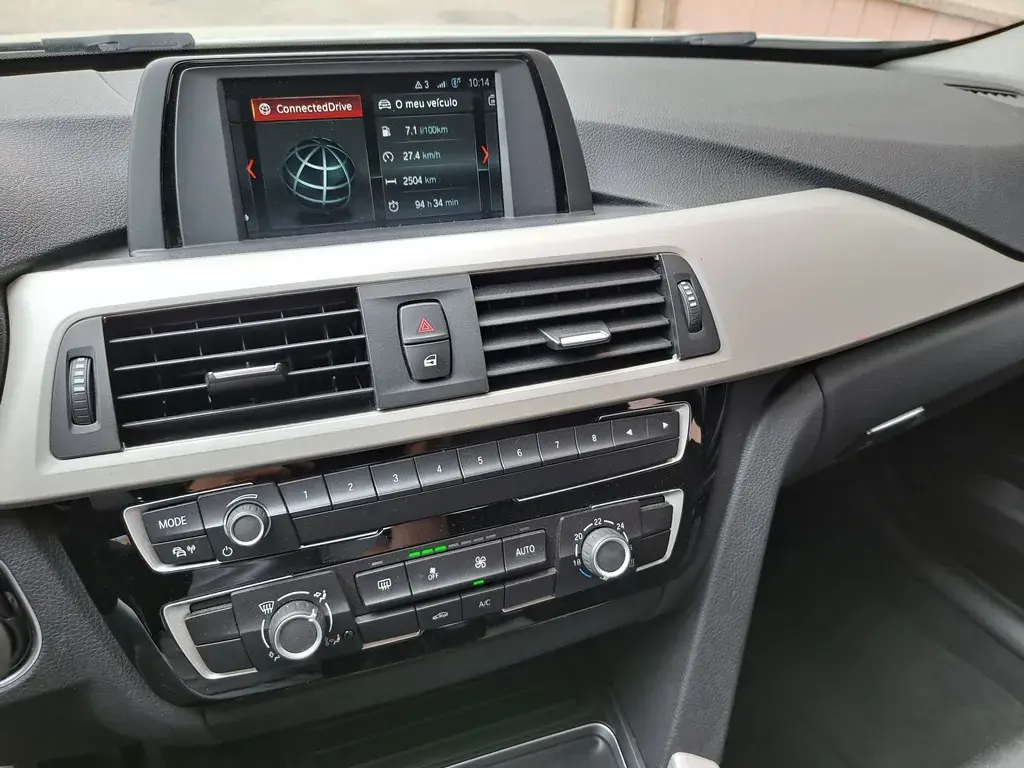 BMW 318 d Touring 16