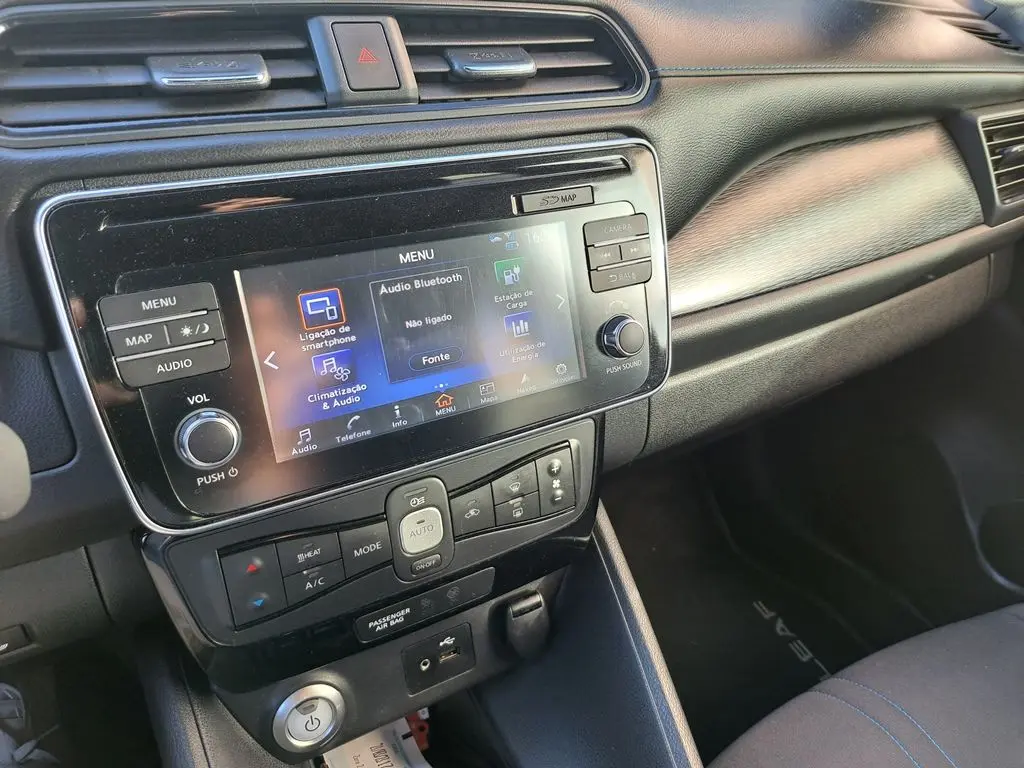 Nissan Leaf N-Connecta 7