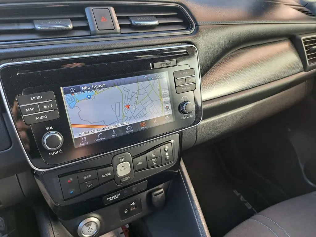 Nissan Leaf N-Connecta 8