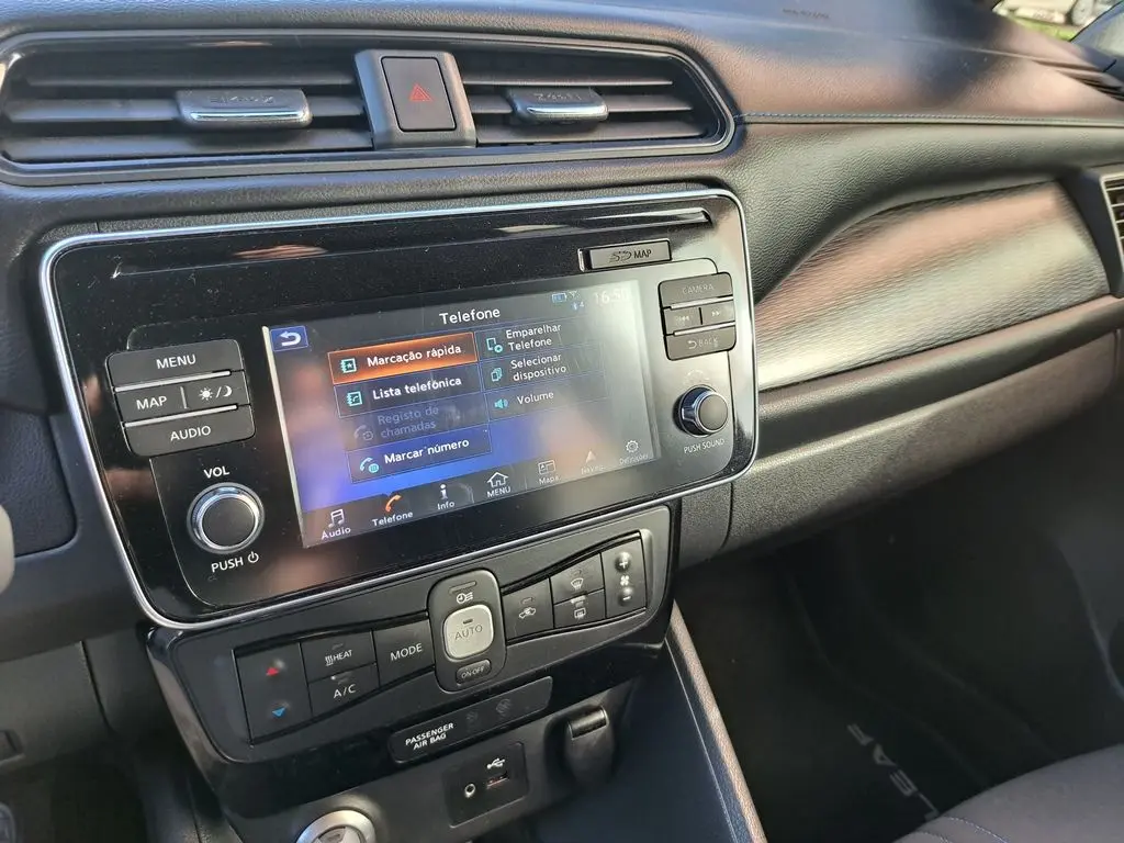 Nissan Leaf N-Connecta 9